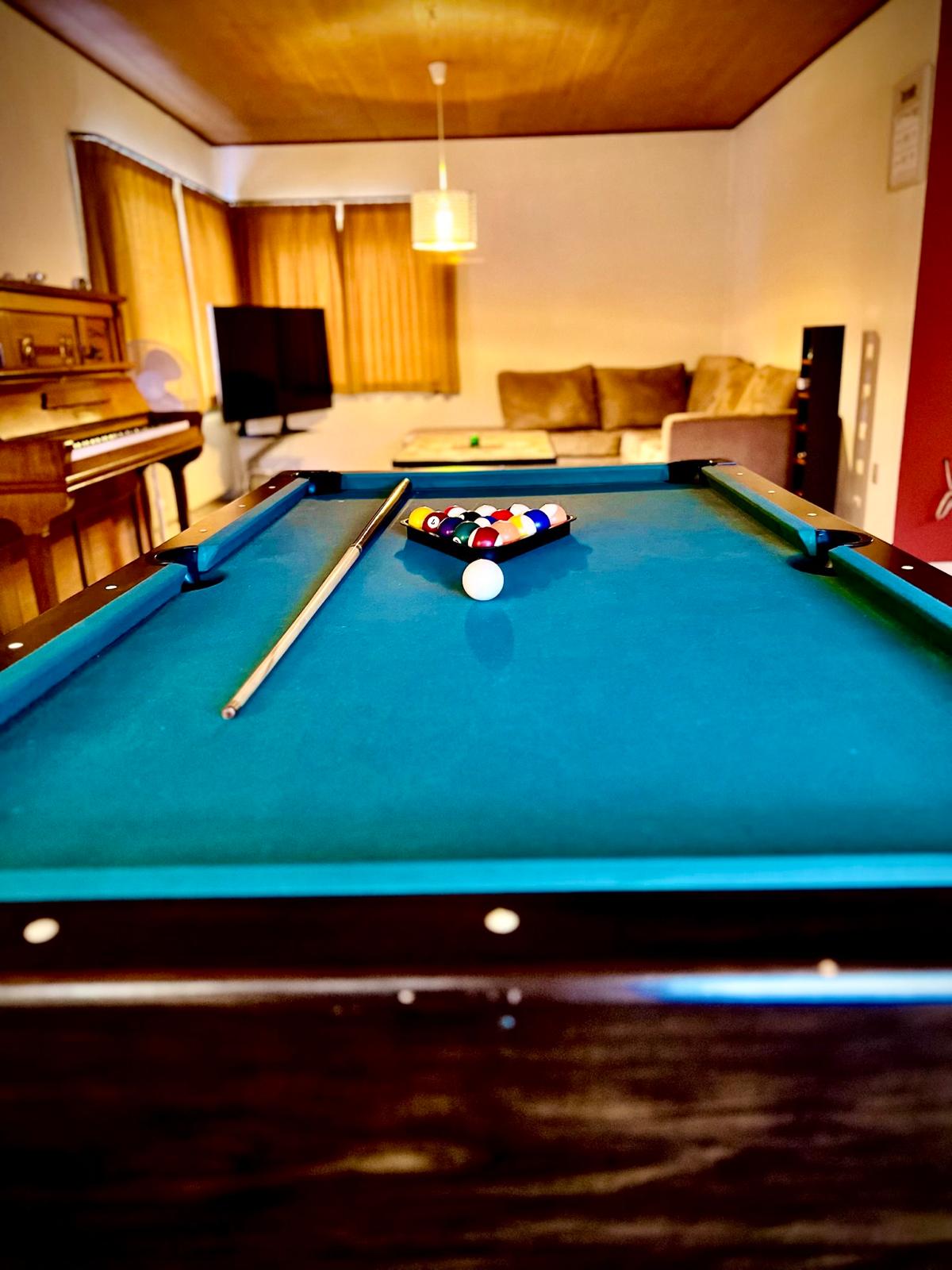 4 bedroom house with 2 bathrooms